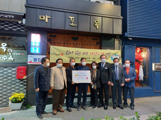 20211022마포용강동상점가 쌀기증 행사2.jpg